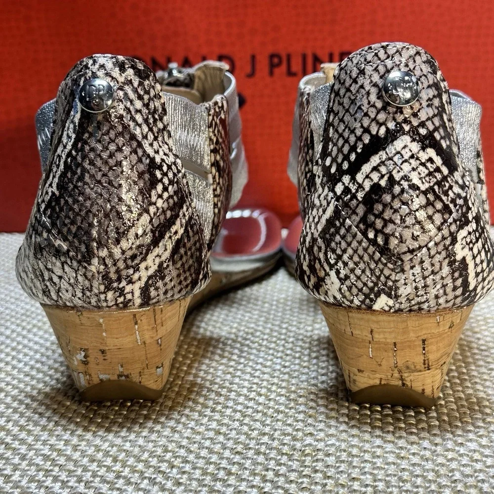 Donald J Pliner NIB Dori Embossed Leather Cork‎ Wedge Thong 6.5 Silver Snakeskin